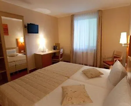 Atomis Hotel