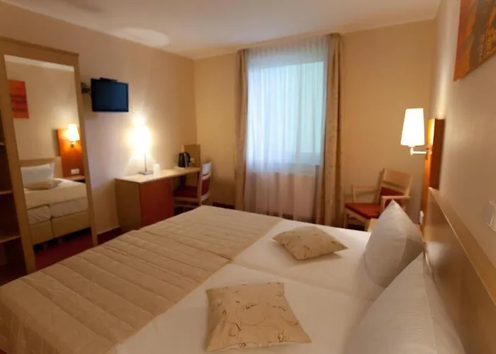 Atomis Hotel