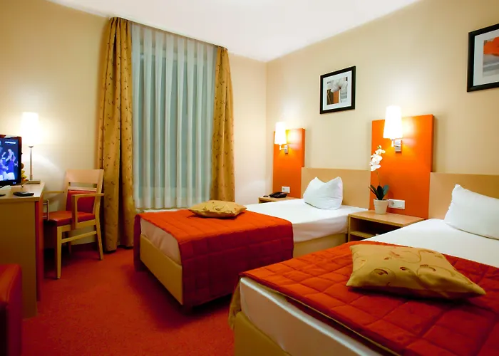 Atomis Hotel 3*
