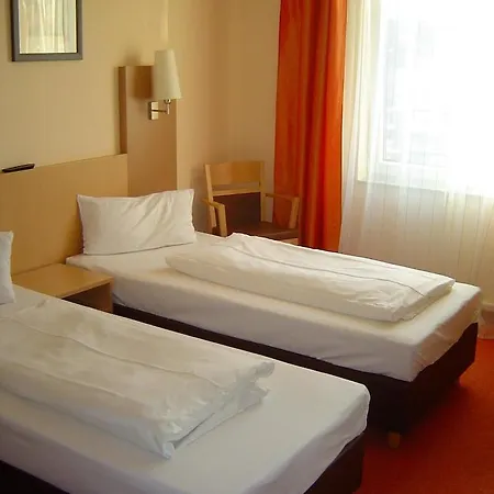 Atomis Szálloda Düsseldorf